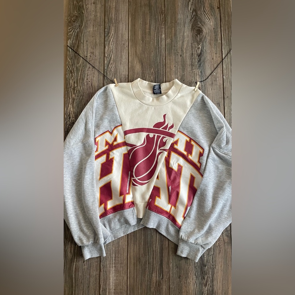 NBA Miami Heat Gray and Cream Sweater